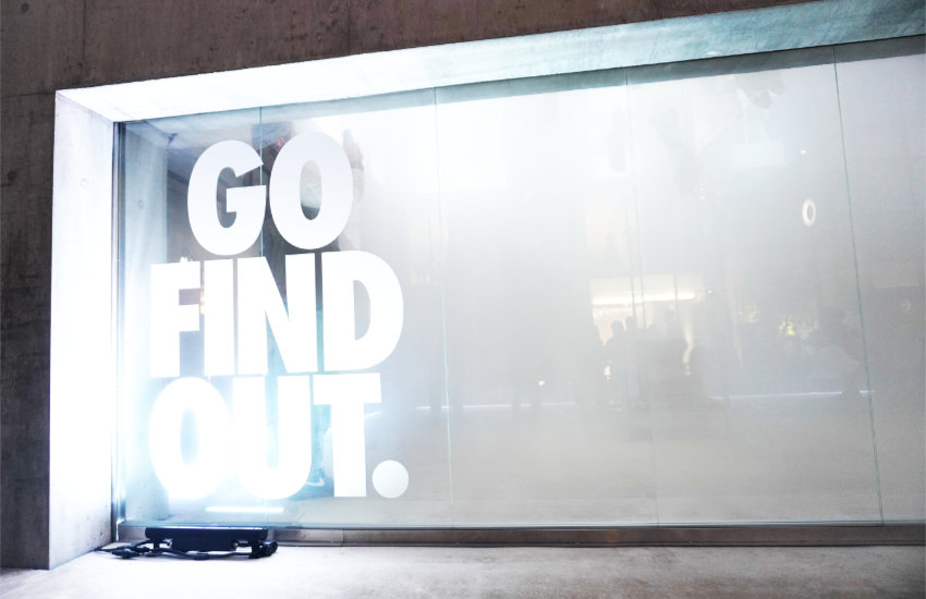 sacai x Nike Magmascape の発売を記念したインスタレーション “GO FIND OUT.”
