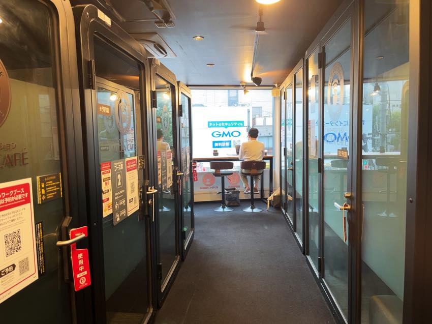 アクセアカフェ神保町店の店内