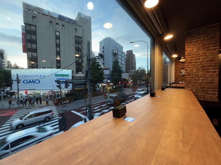 アクセアカフェ神保町店のカウンター席